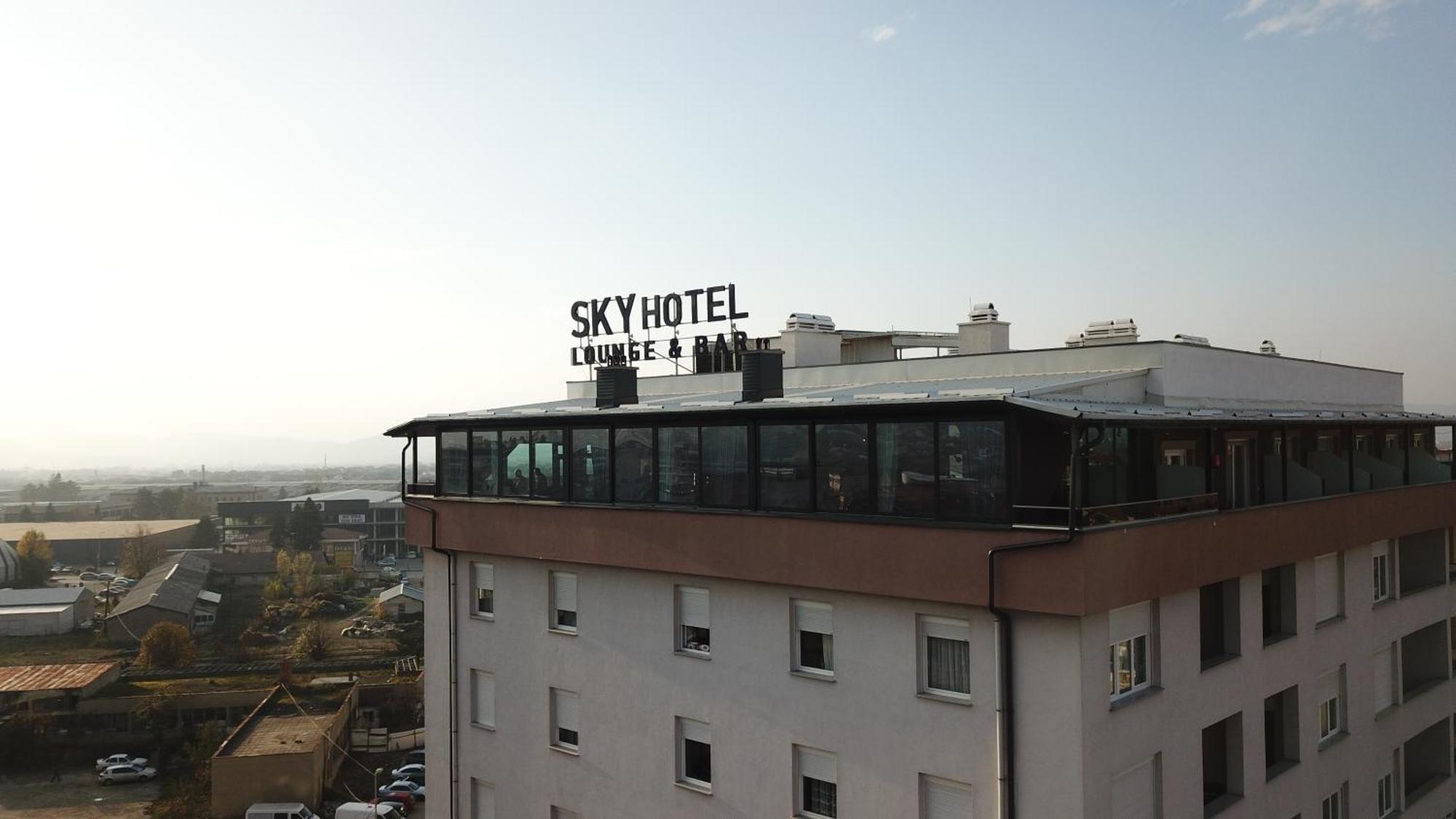 Sky Hotel Prizren Exteriör bild
