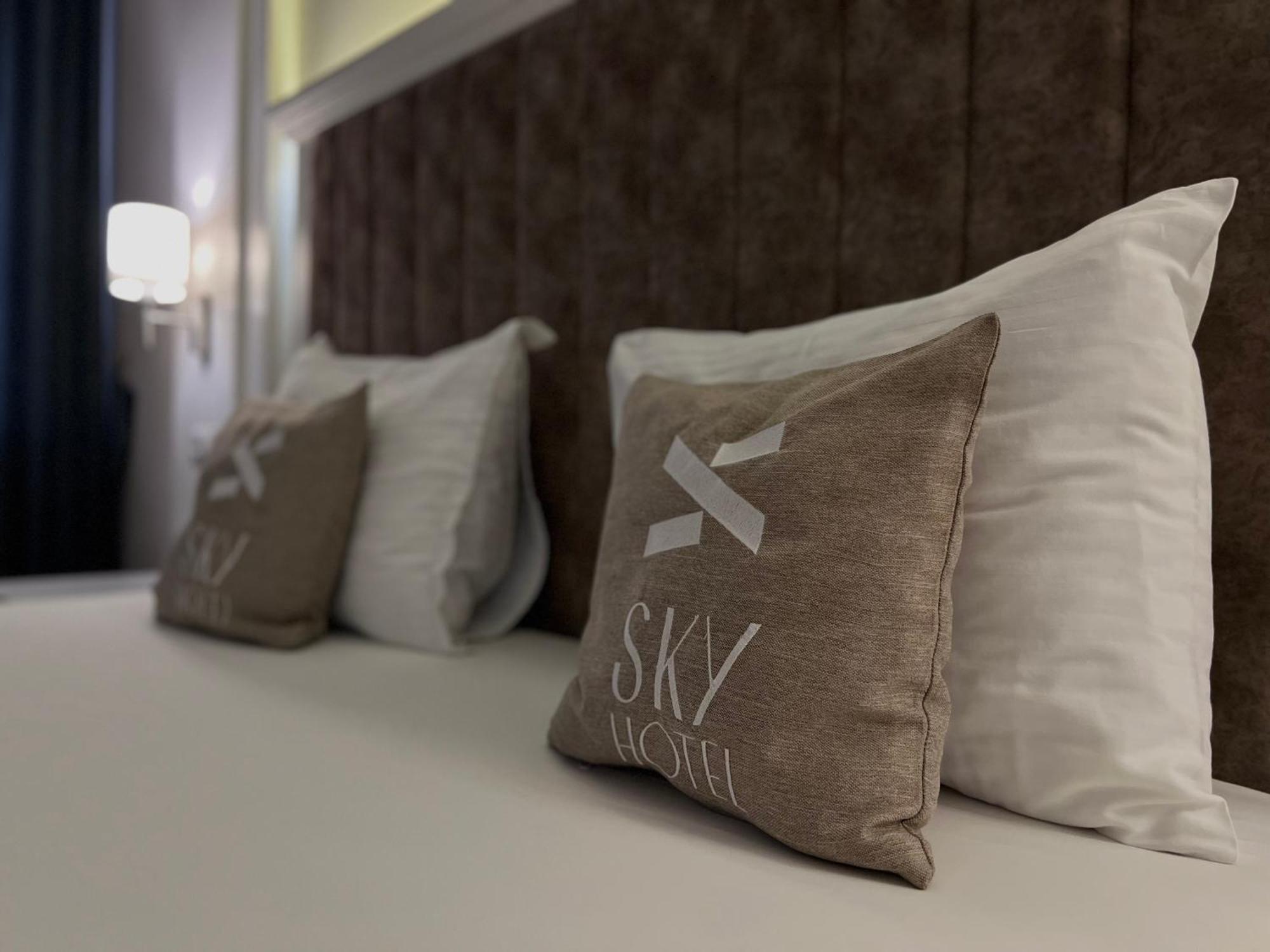 Sky Hotel Prizren Exteriör bild