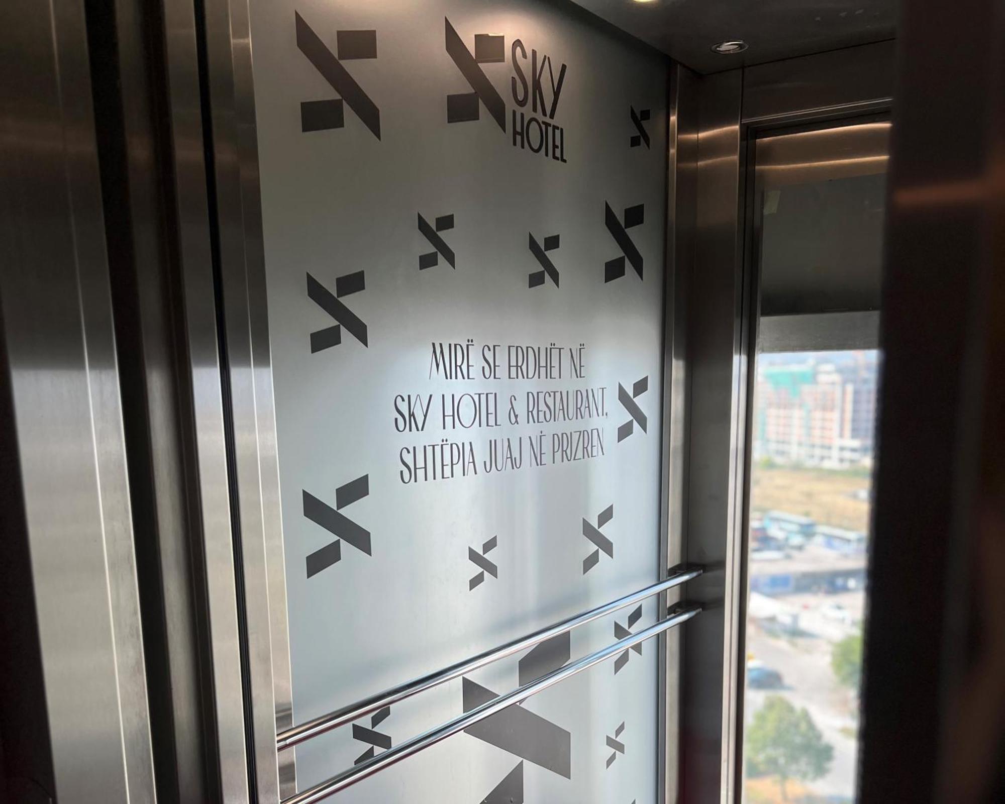 Sky Hotel Prizren Exteriör bild