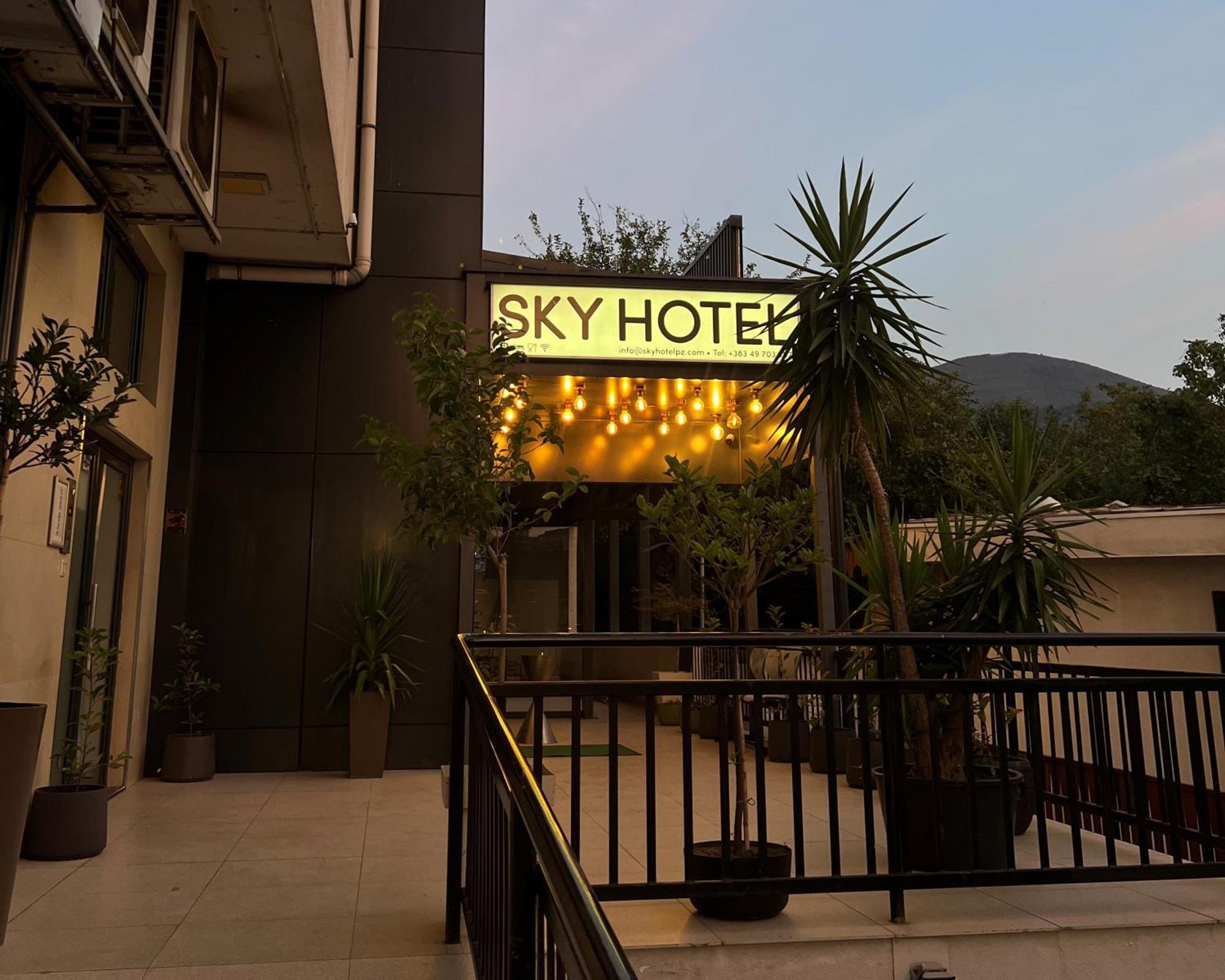Sky Hotel Prizren Exteriör bild