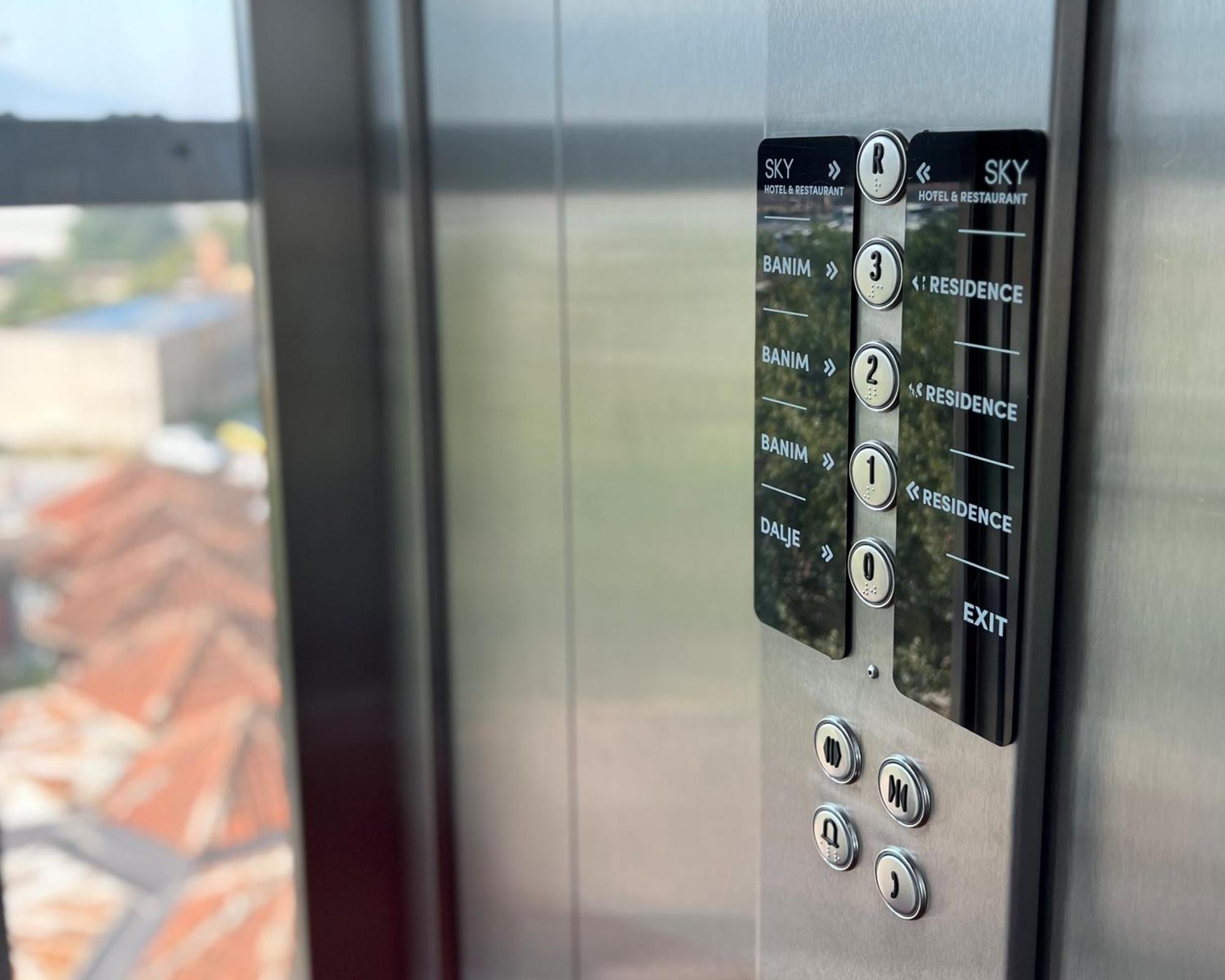 Sky Hotel Prizren Exteriör bild